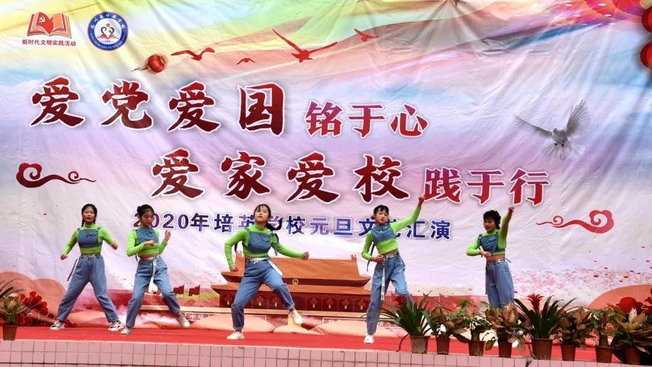 业主私装车位地锁绊倒他人造成骨折,法院判业主赔4万